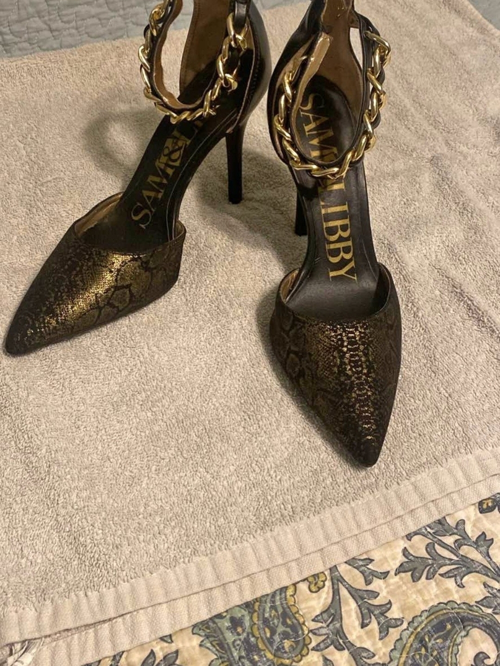 Sam & Libby New Never Worn Black and Gold Snake-Print Chain Ankle Strap Pumps